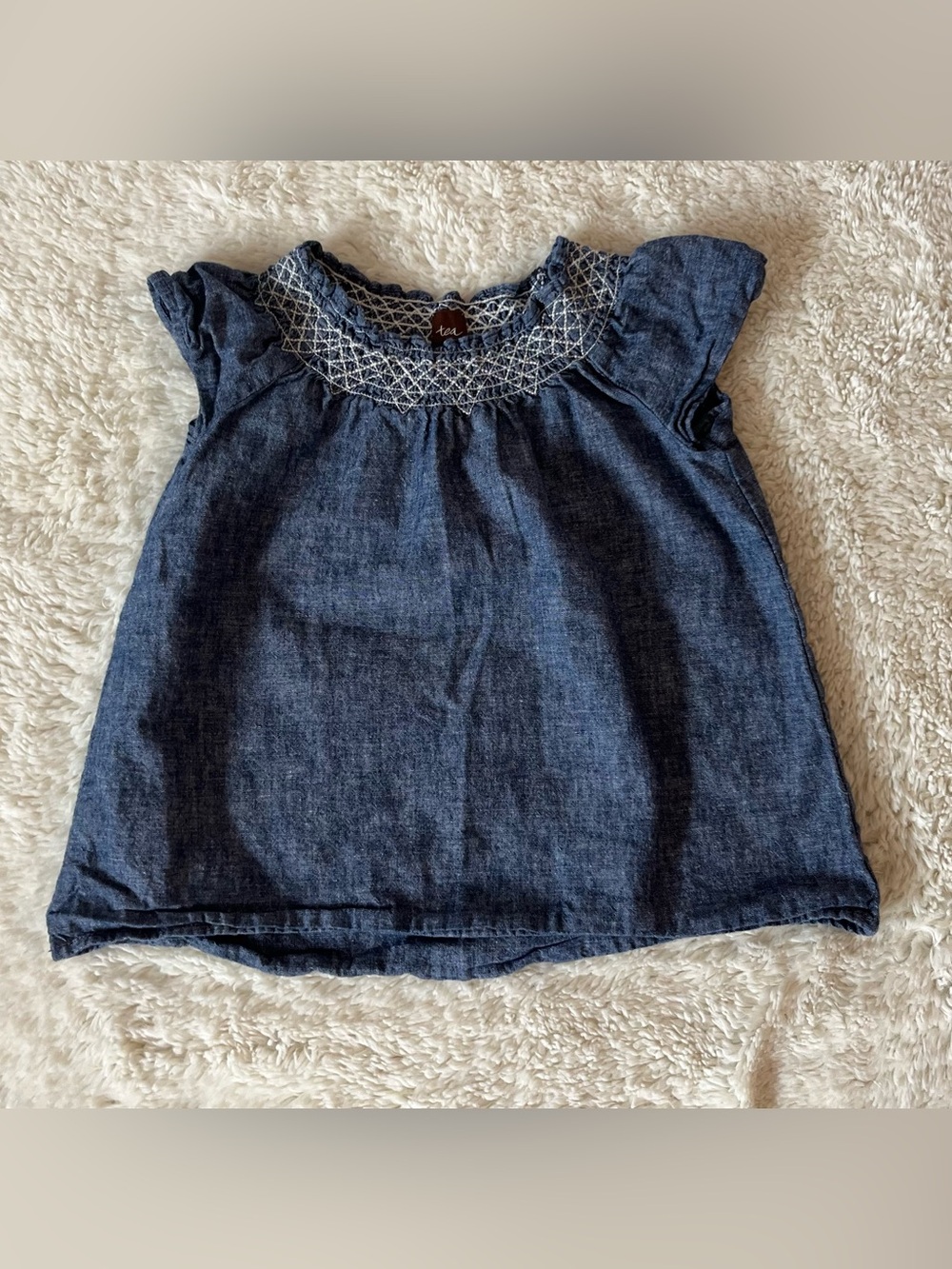 Tea Collection Girls' Indigo Chambray Smocked Top Sz 5
